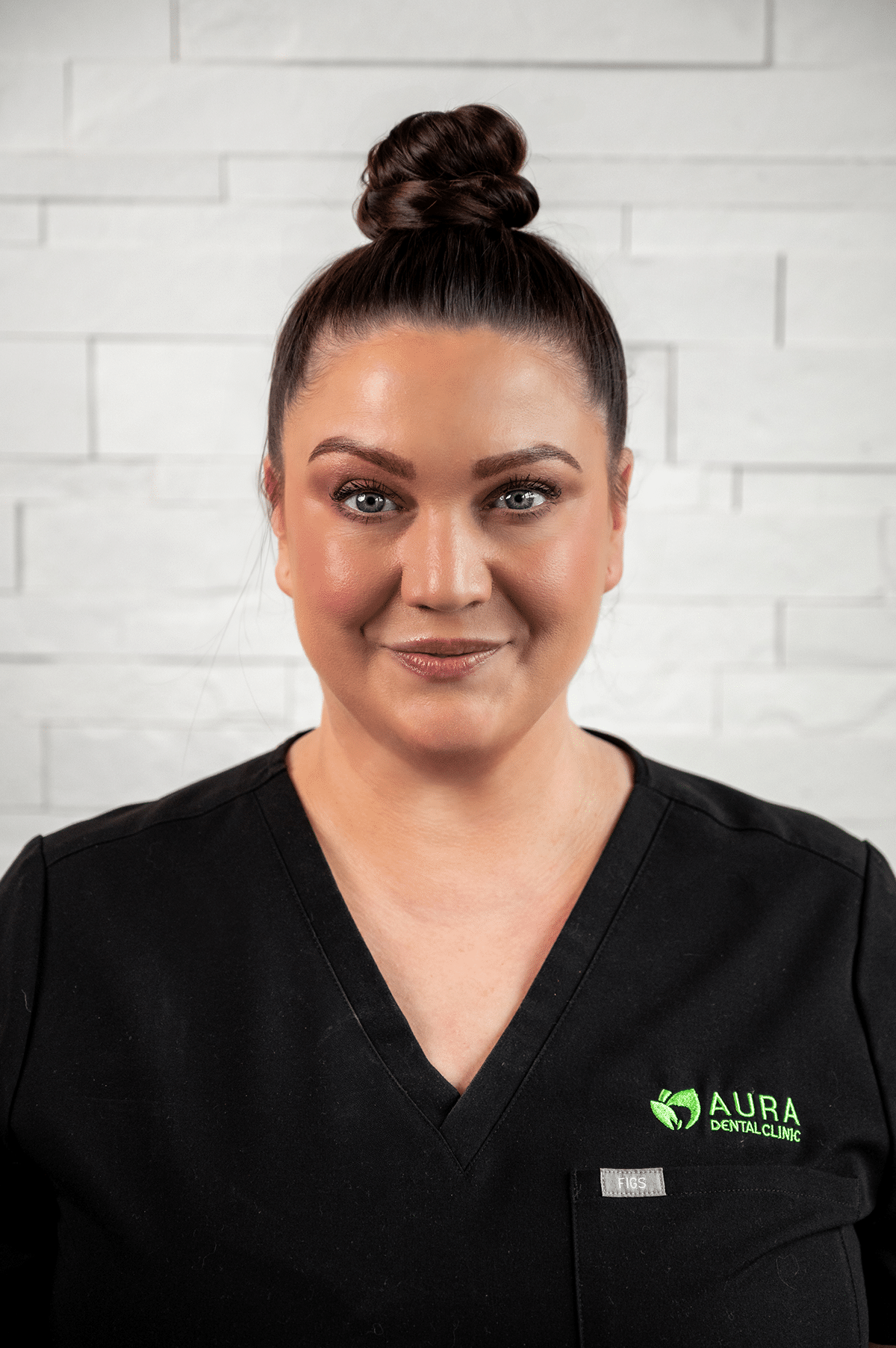 A woman wearing a black shirt and green shirt stands in front of Aura Dental Clinic, labeled 'Jacky'.